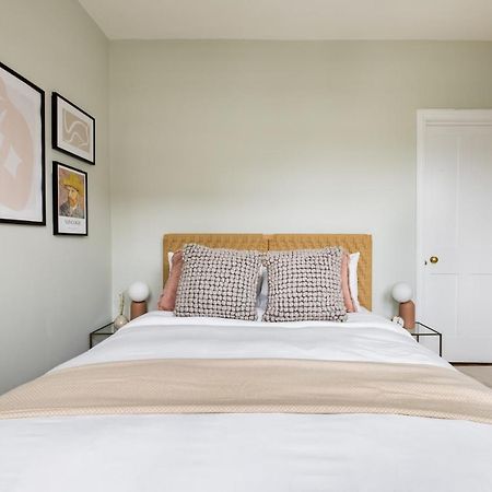 Апартаменты The London Bridge Escape - Stylish 2Bdr House In The Heart Of Лондон Экстерьер фото