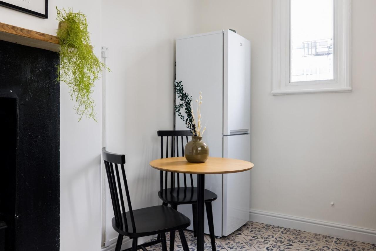 Апартаменты The London Bridge Escape - Stylish 2Bdr House In The Heart Of Лондон Экстерьер фото